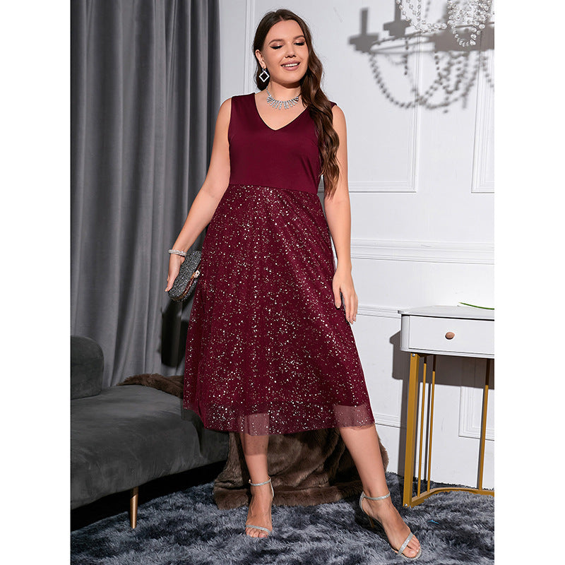 Abigail – Slim Fit V-Ausschnitt Polka-Dot Kleid in Premium Qualität