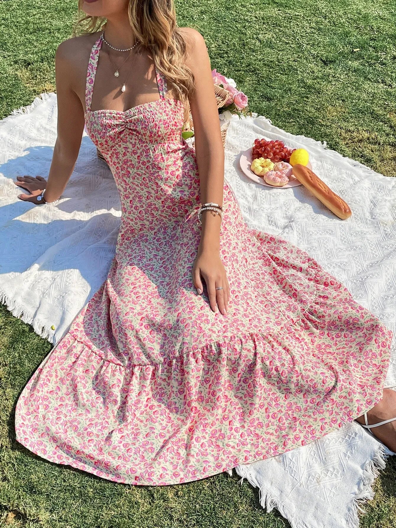 Regina - Ärmelloses Kleid mit Neckholder-Ausschnitt