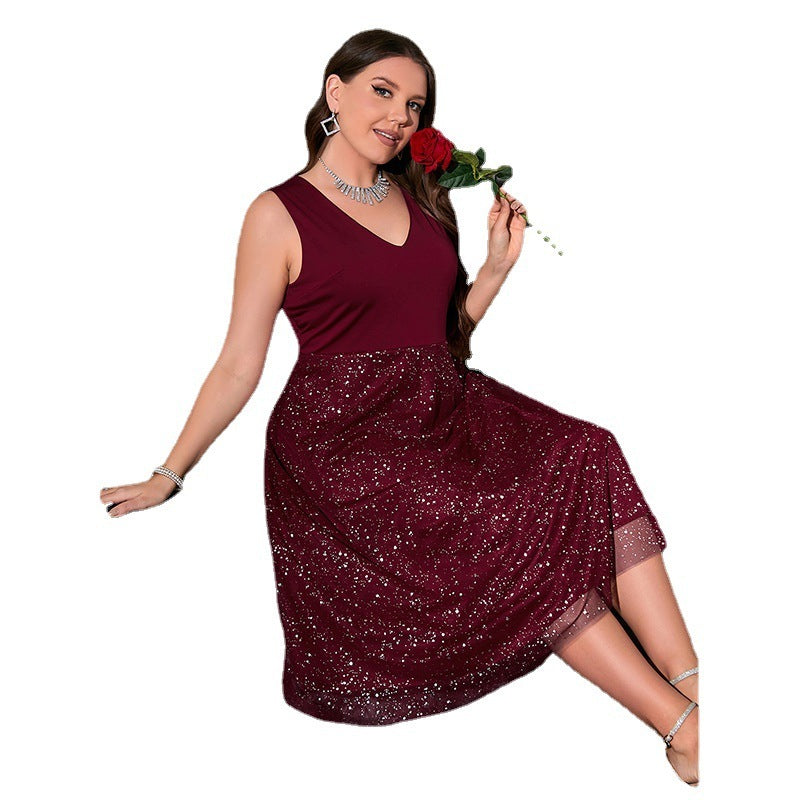 Abigail – Slim Fit V-Ausschnitt Polka-Dot Kleid in Premium Qualität