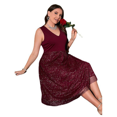Abigail – Slim Fit V-Ausschnitt Polka-Dot Kleid in Premium Qualität