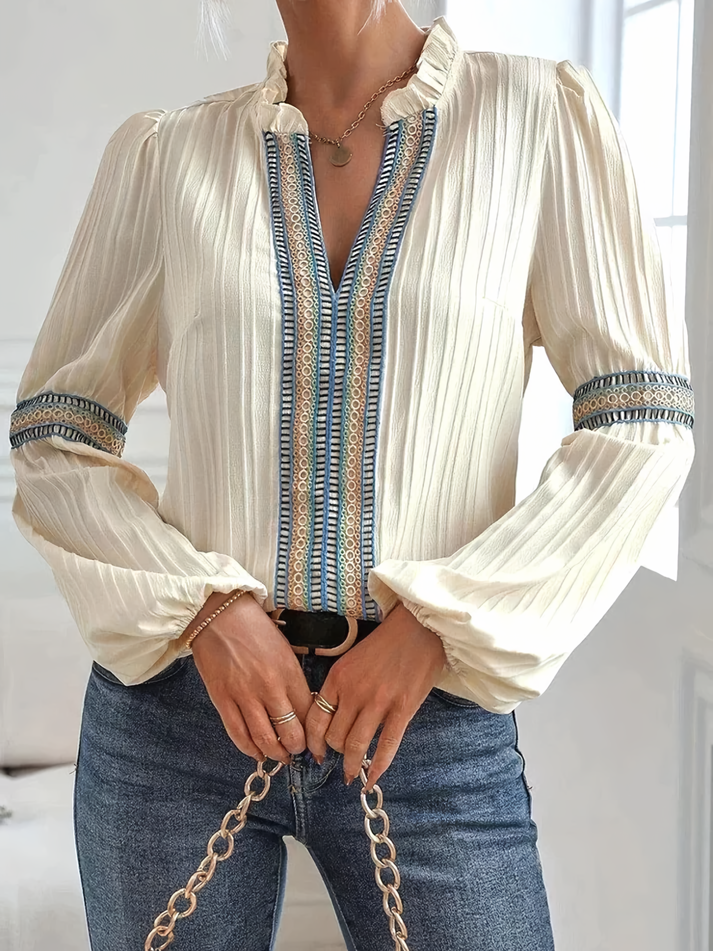 Adeline®️™ - Wunderschöne Bluse mit V-Ausschnitt