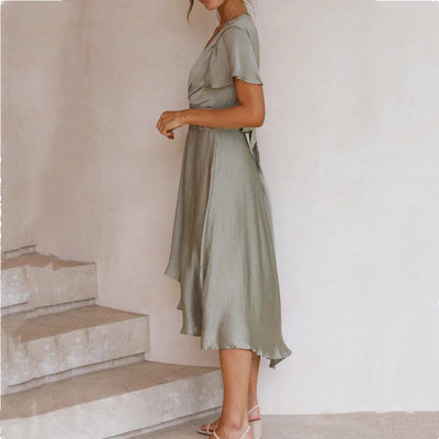 Aija - Sexy Sommerkleid mit tiefem V-Ausschnitt