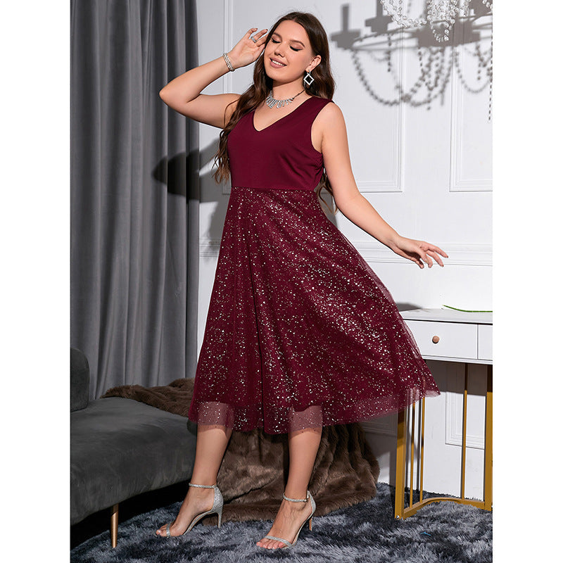 Abigail – Slim Fit V-Ausschnitt Polka-Dot Kleid in Premium Qualität