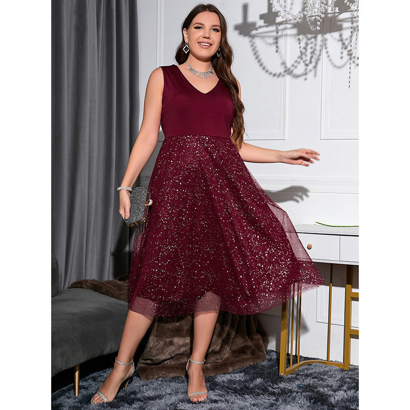 Abigail – Slim Fit V-Ausschnitt Polka-Dot Kleid in Premium Qualität